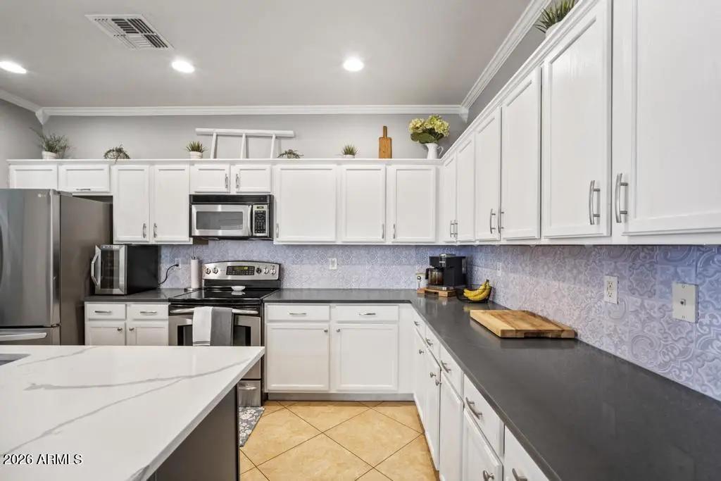 Real Estate Picture 5