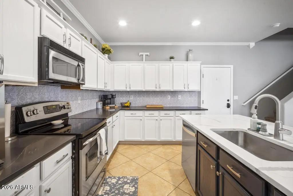 Real Estate Picture 7