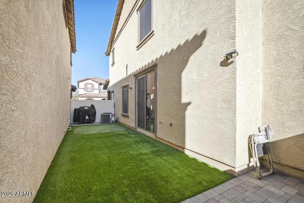 Real Estate Picture 18