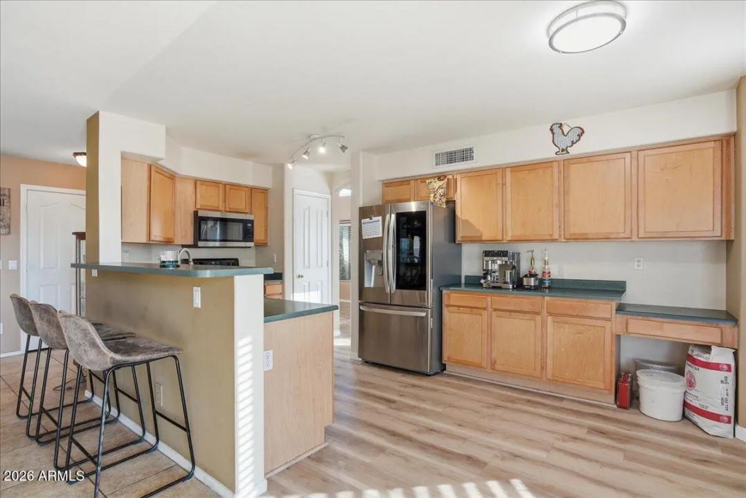 Real Estate Picture 12