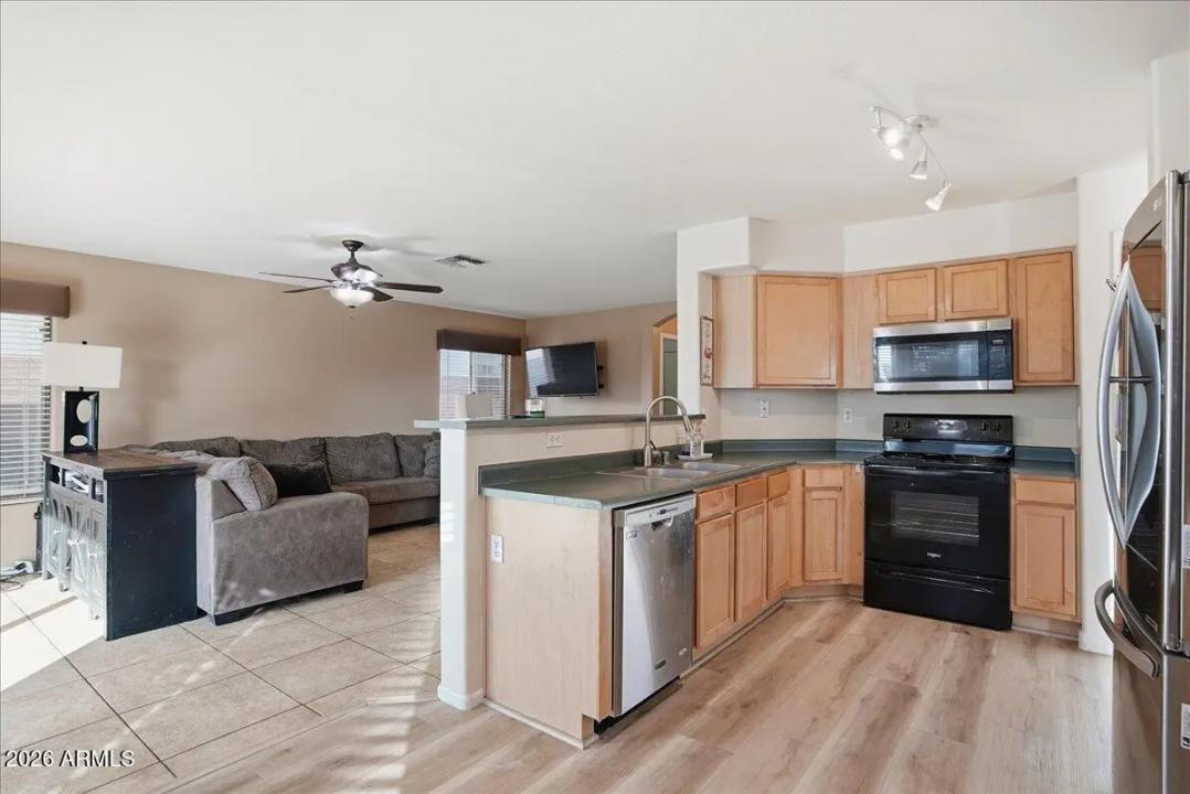 Real Estate Picture 13