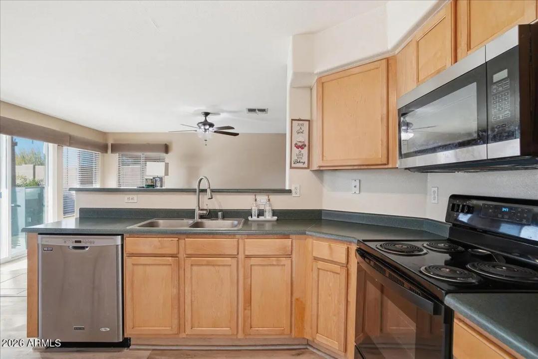 Real Estate Picture 14