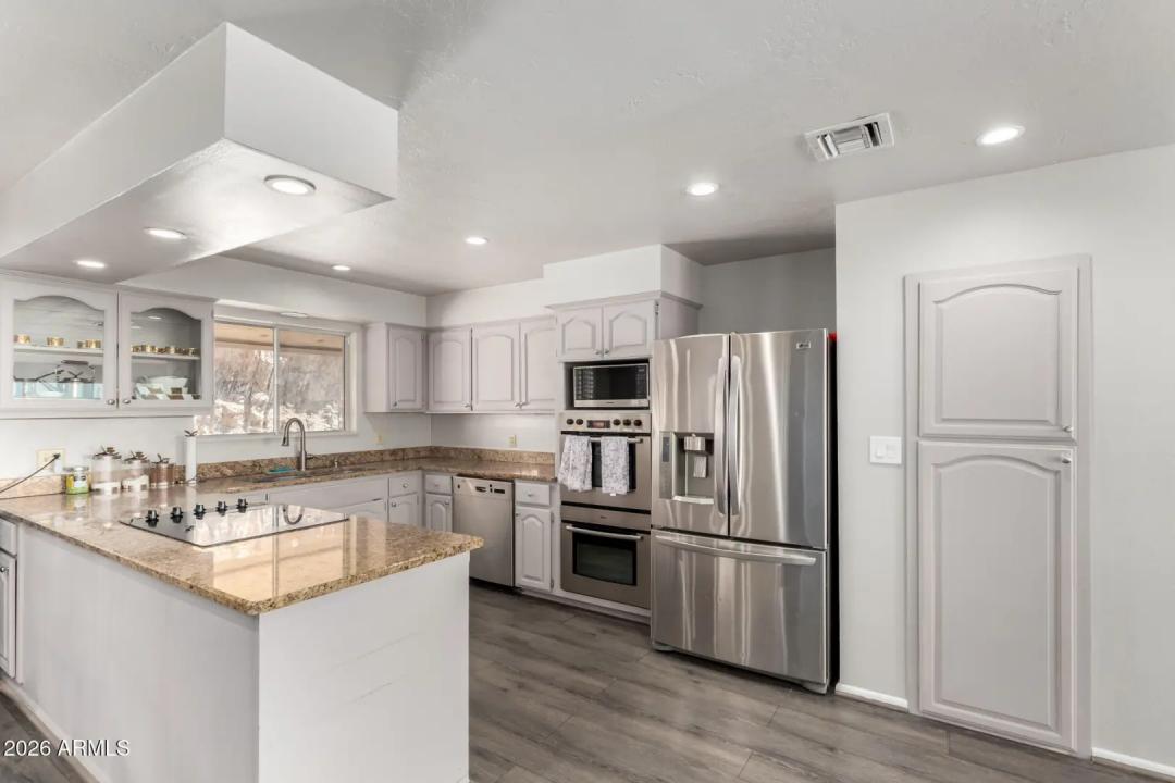 Real Estate Picture 17