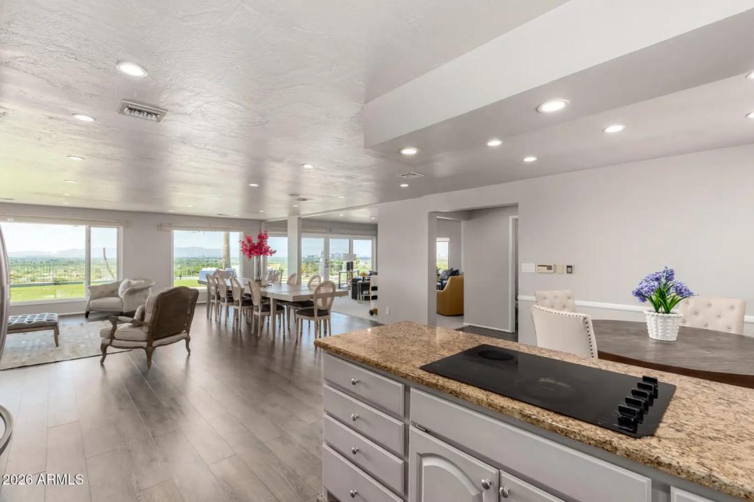 Real Estate Picture 18