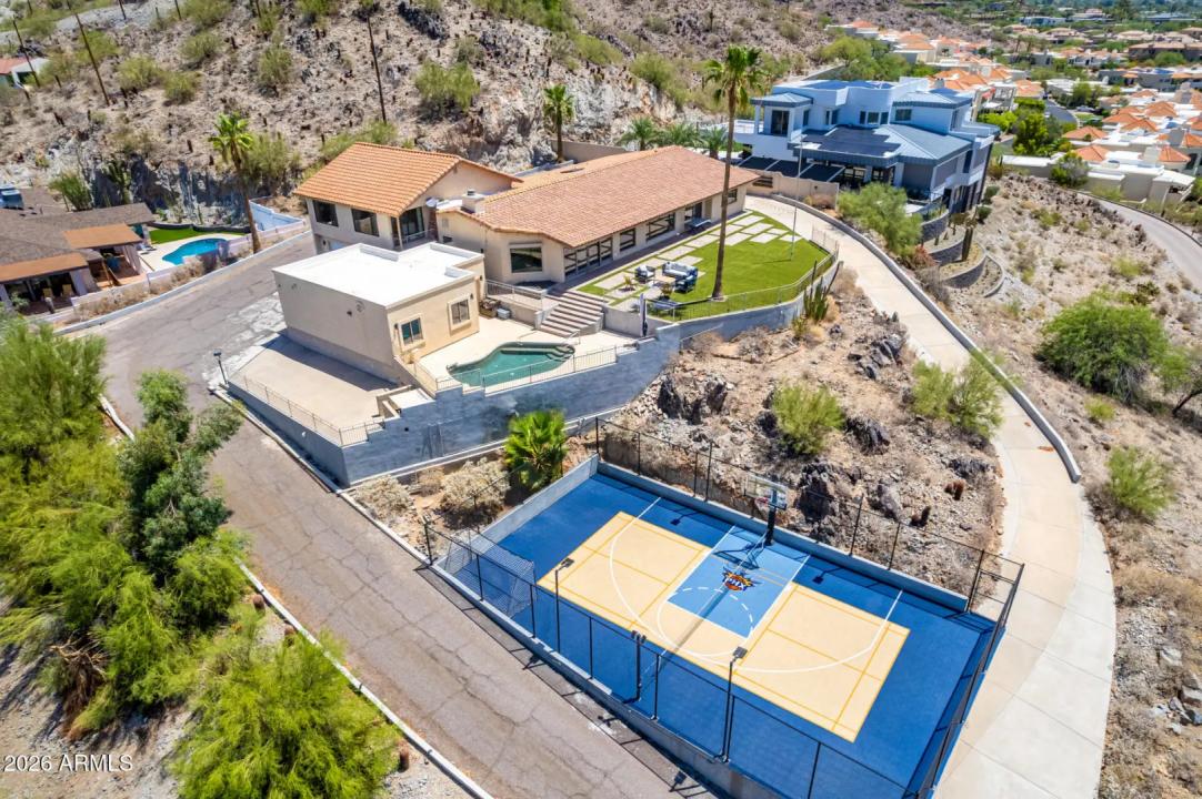 Real Estate Picture 3