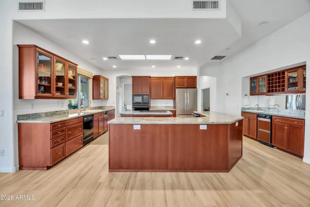 Real Estate Picture 8