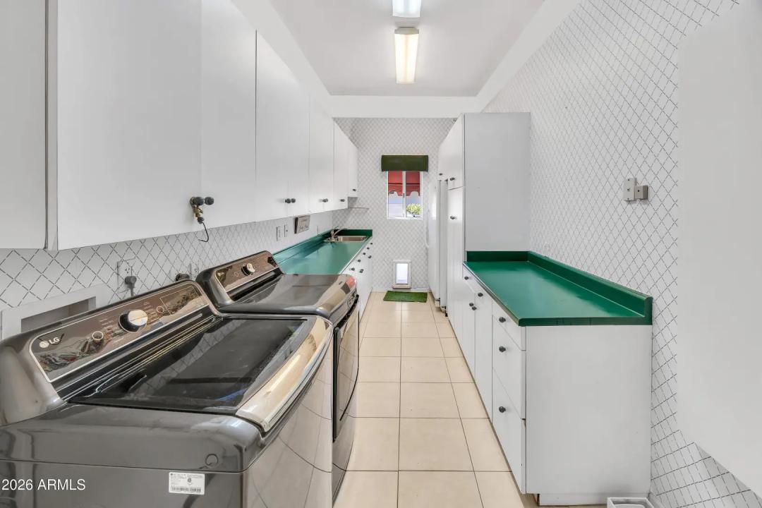 Real Estate Picture 15