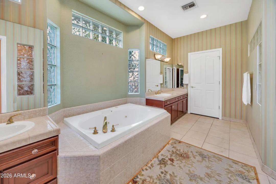 Real Estate Picture 12