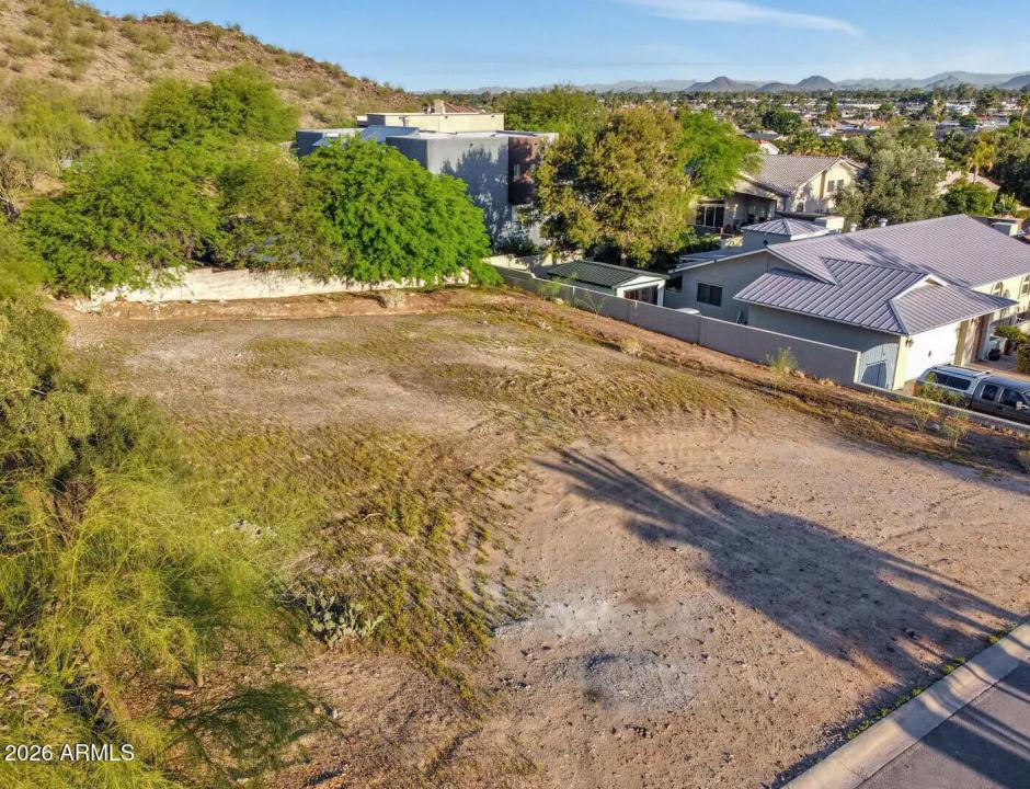 Real Estate Picture 4