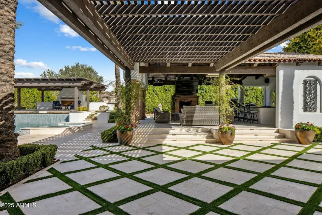 Real Estate Picture 16