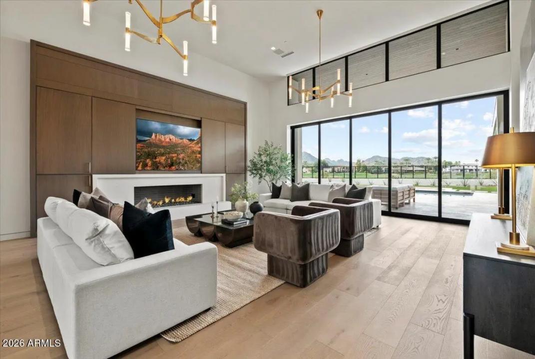 Real Estate Picture 7