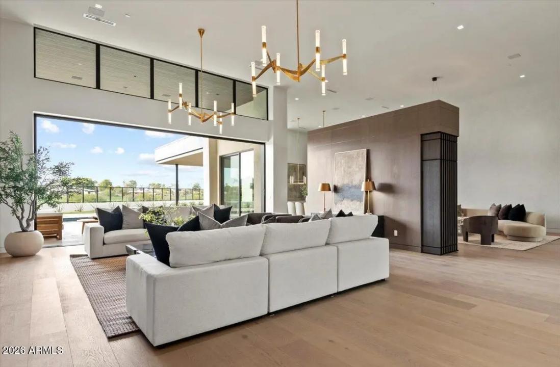 Real Estate Picture 11