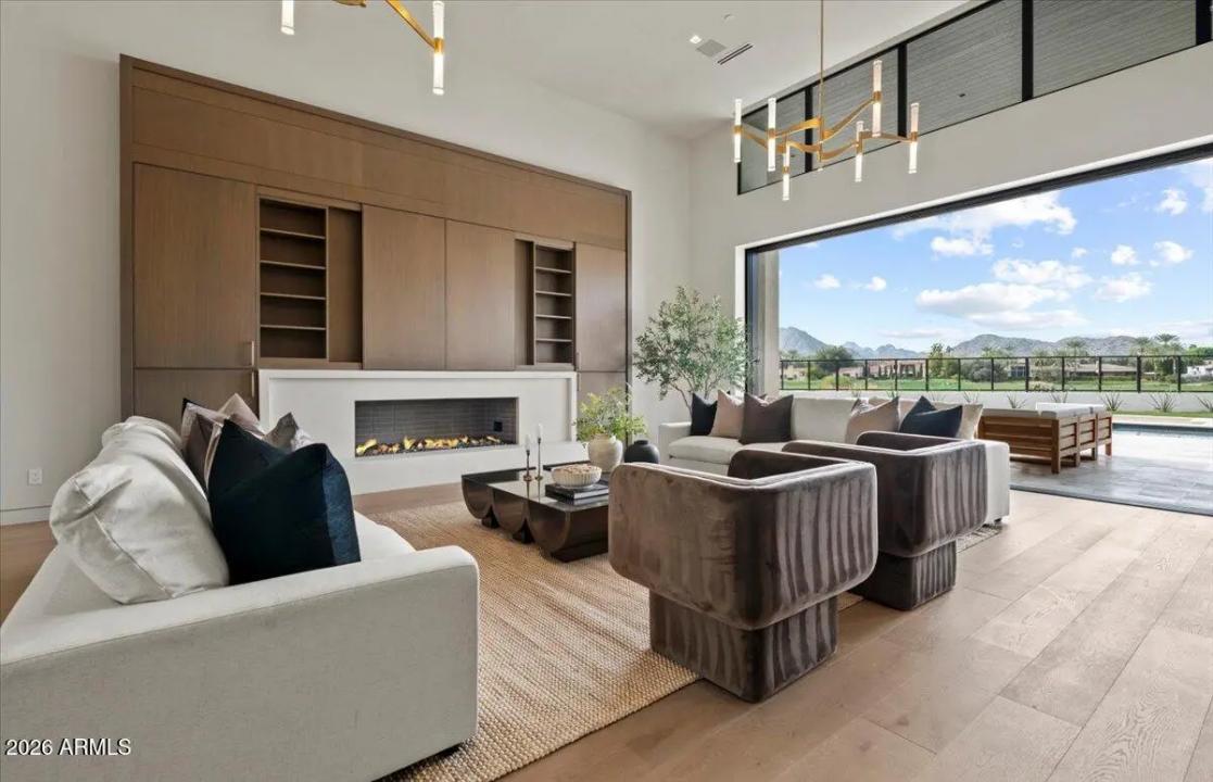 Real Estate Picture 14