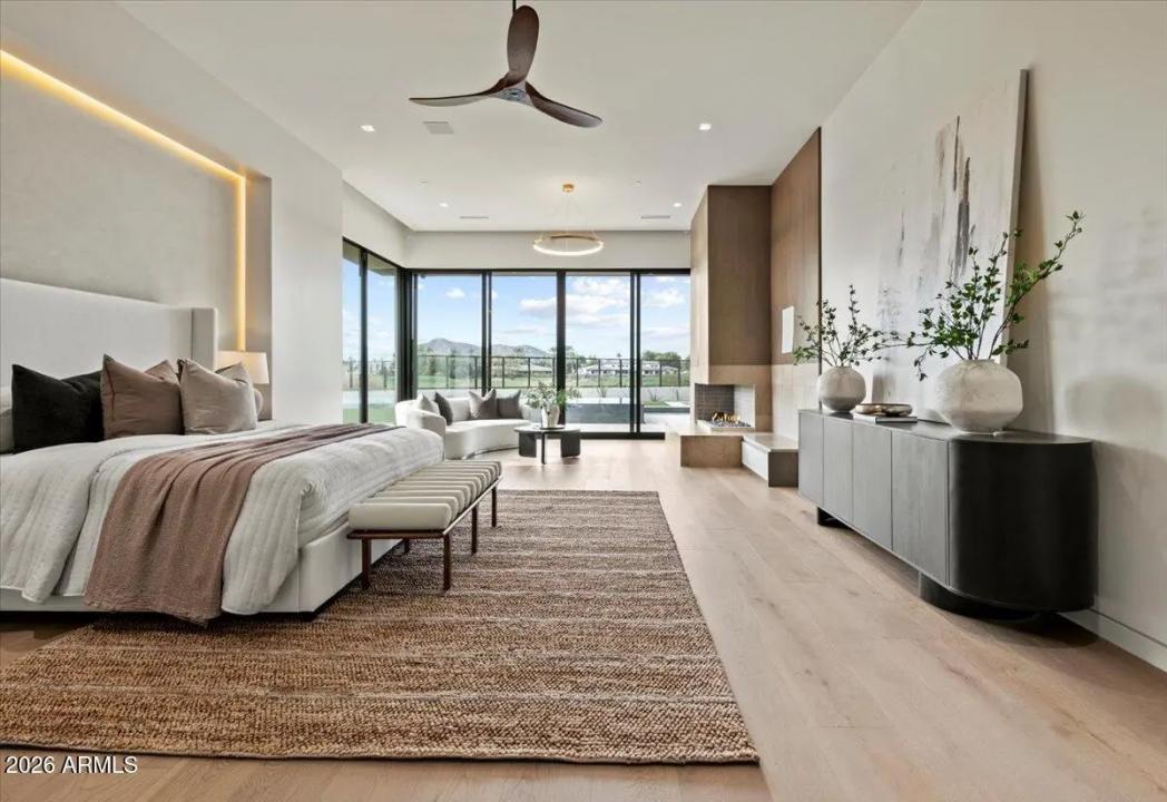 Real Estate Picture 16