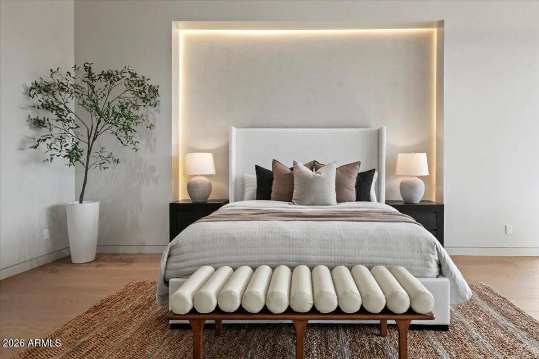 Real Estate Picture 18