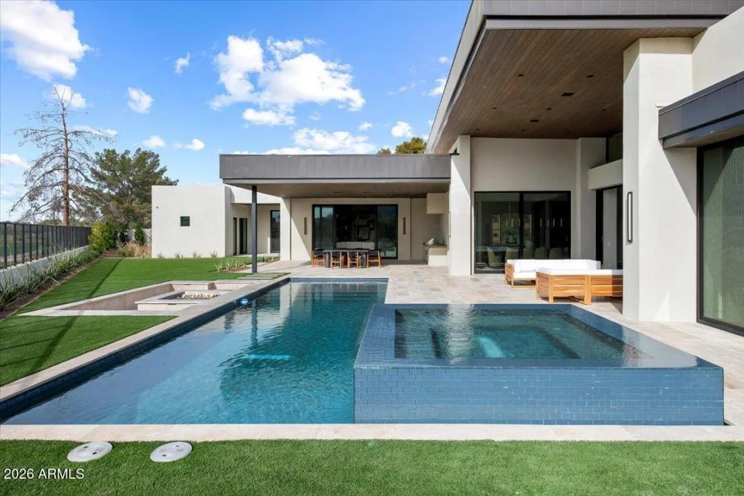 Real Estate Picture 90