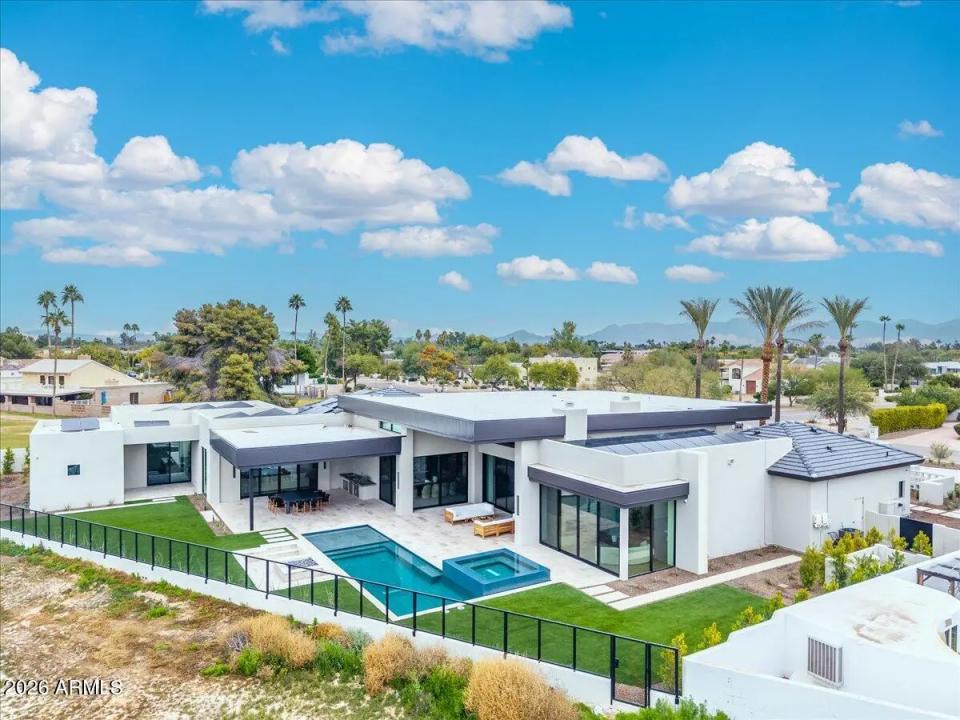 Real Estate Picture 4