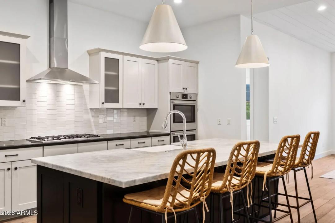 Real Estate Picture 7