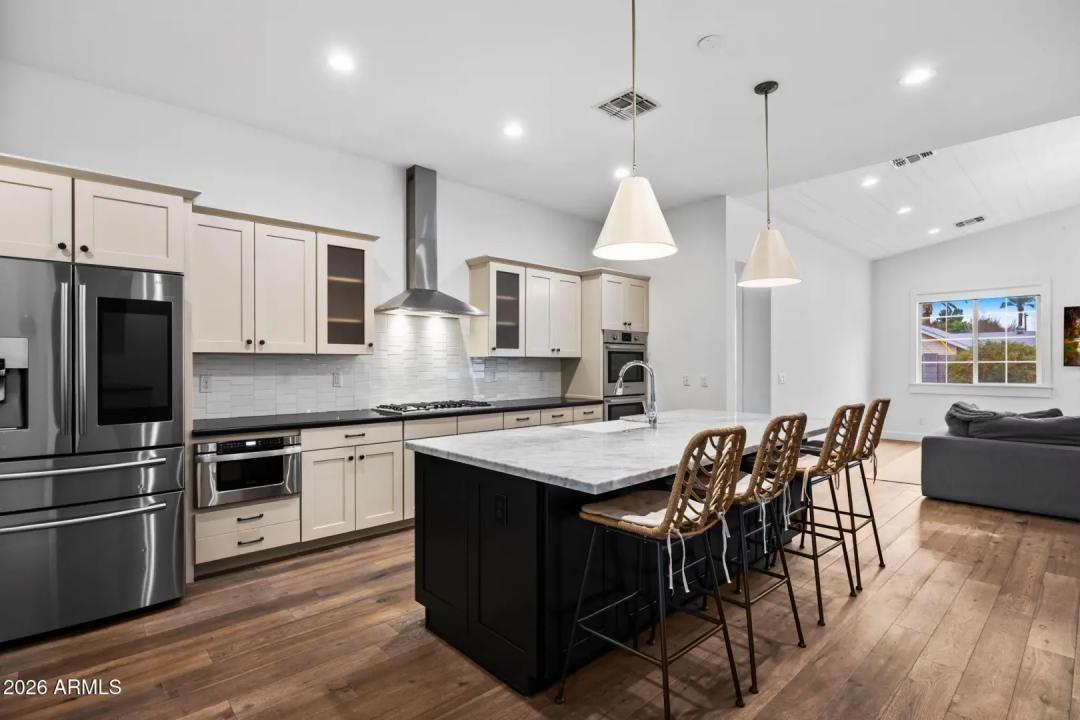 Real Estate Picture 8