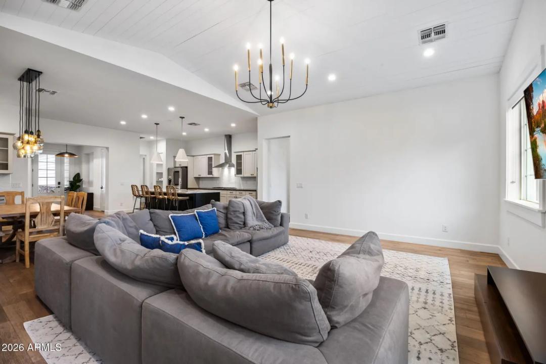 Real Estate Picture 14