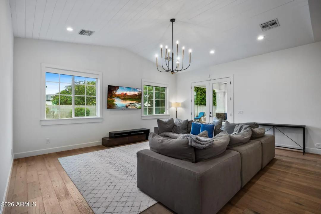 Real Estate Picture 13