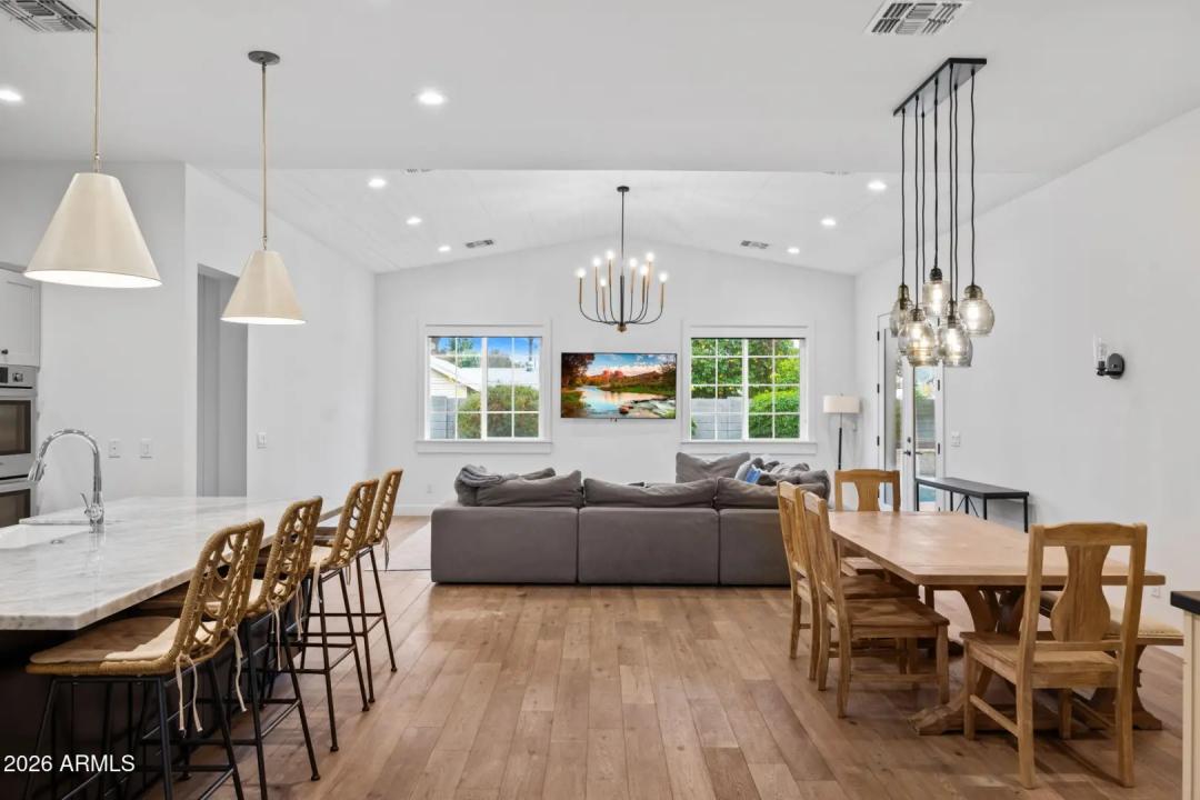 Real Estate Picture 12