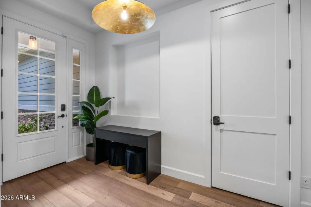 Real Estate Picture 4