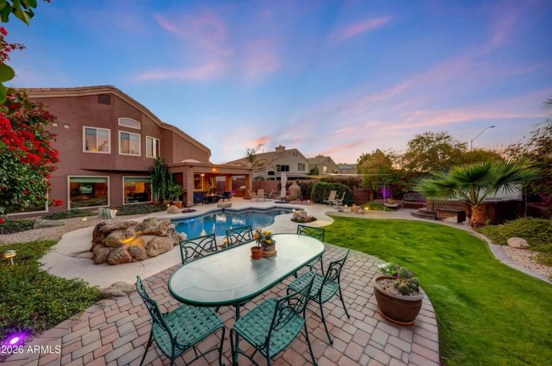 Real Estate Picture 12