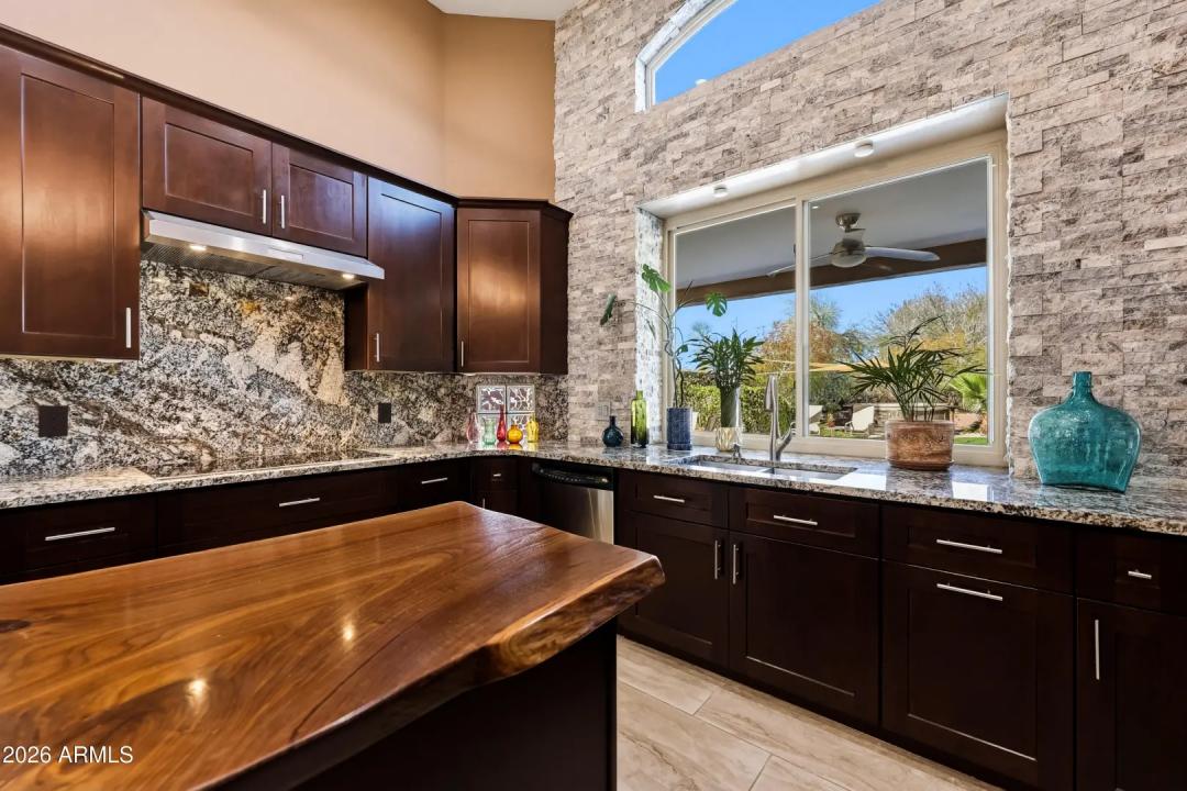 Real Estate Picture 7