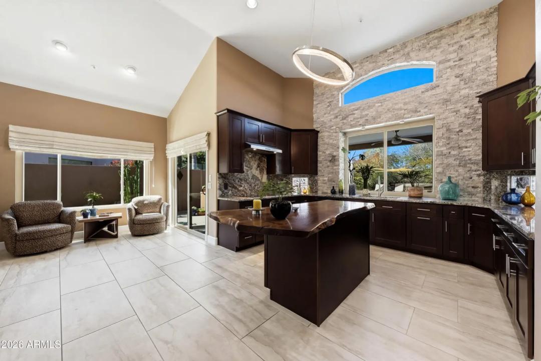 Real Estate Picture 4