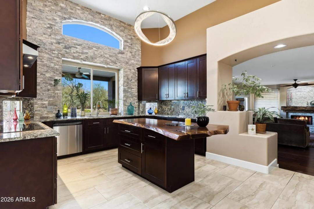 Real Estate Picture 3