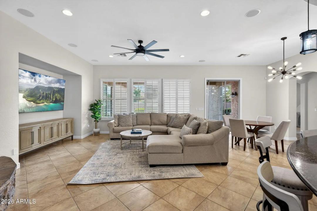 Real Estate Picture 7