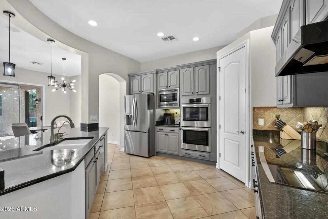 Real Estate Picture 9