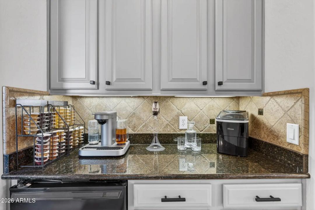 Real Estate Picture 11