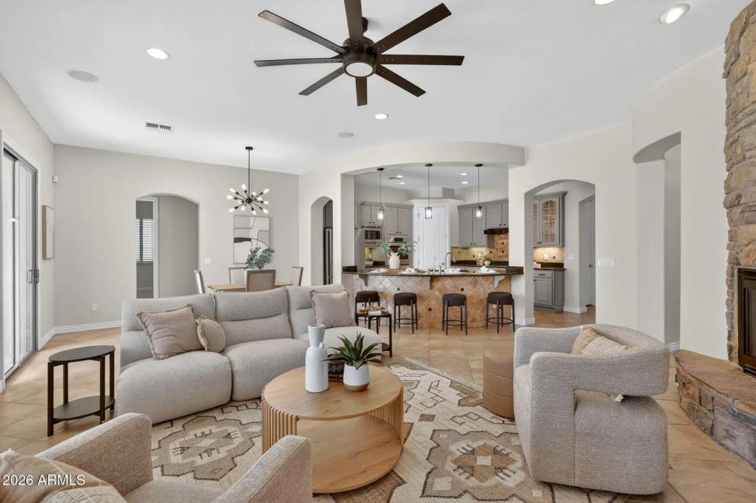 Real Estate Picture 4