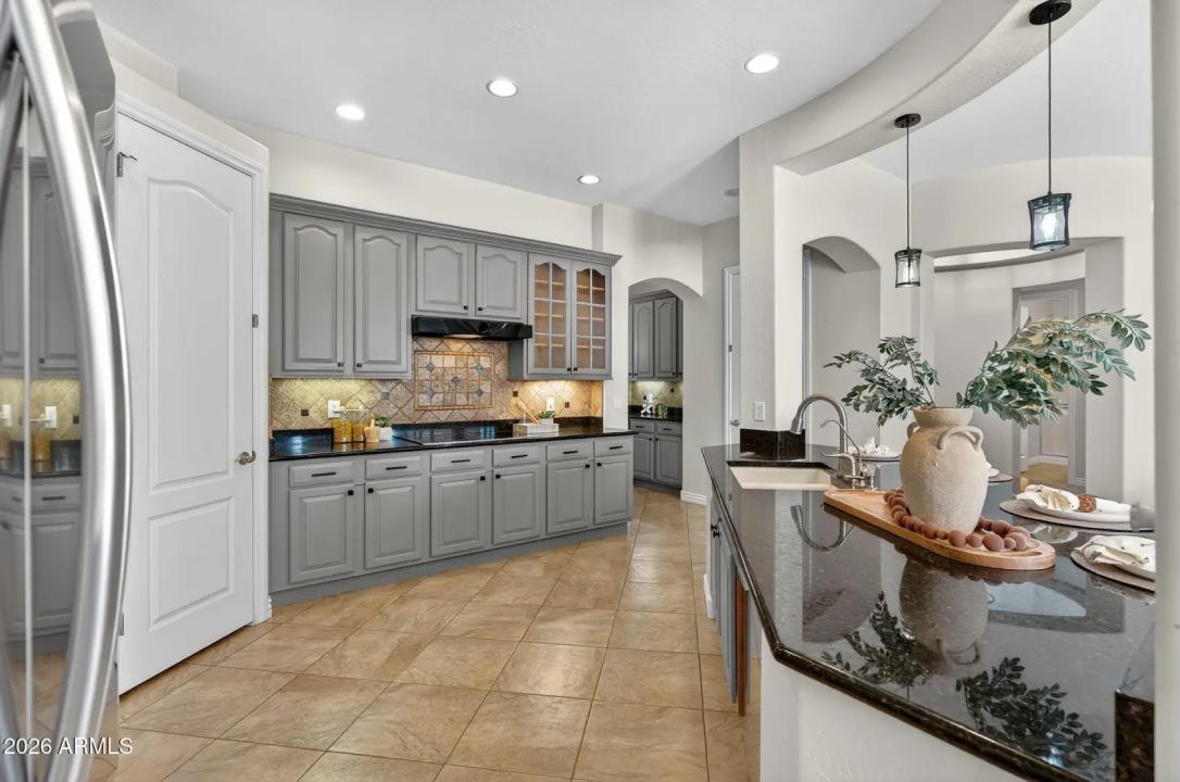 Real Estate Picture 11