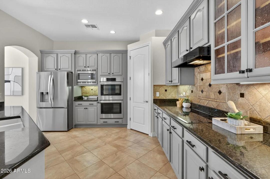 Real Estate Picture 12