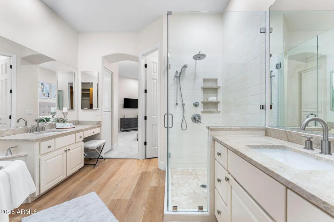 Real Estate Picture 4