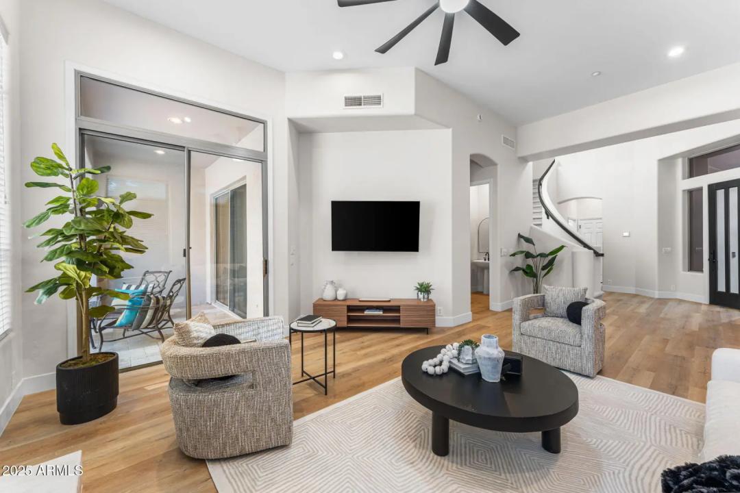 Real Estate Picture 11