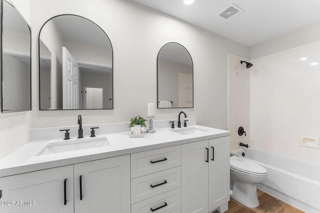 Real Estate Picture 32