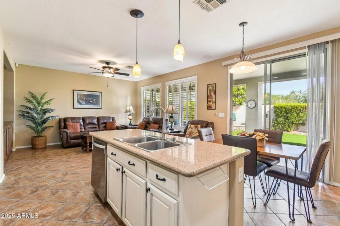 Real Estate Picture 4