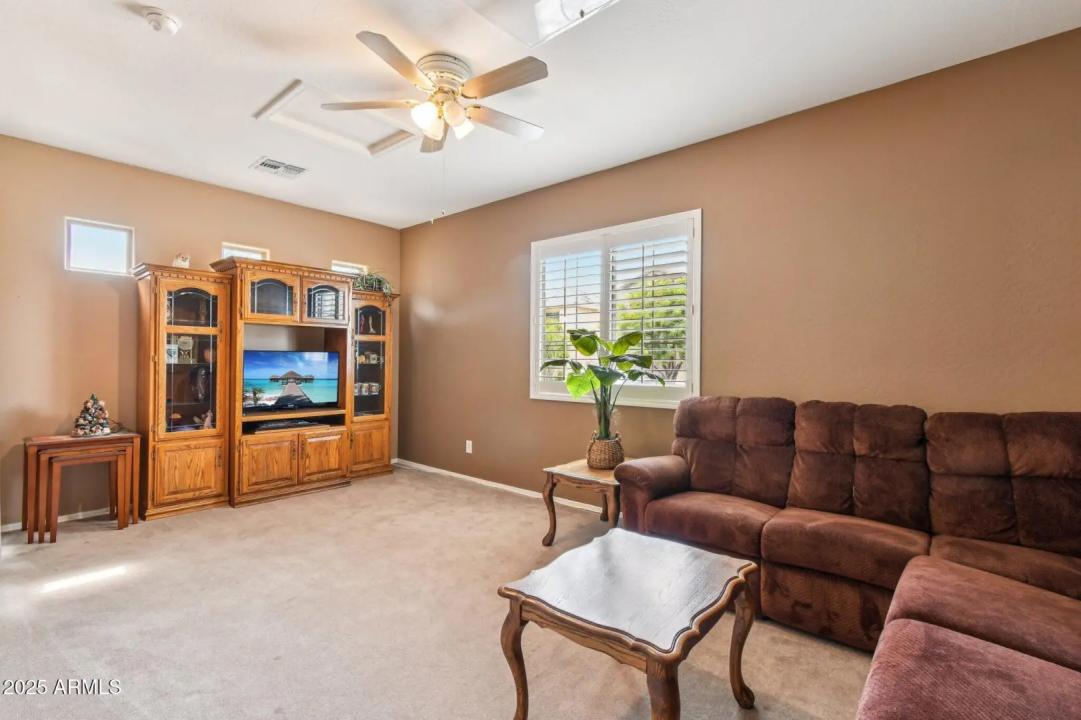 Real Estate Picture 14