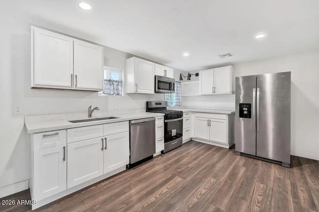 Real Estate Picture 7