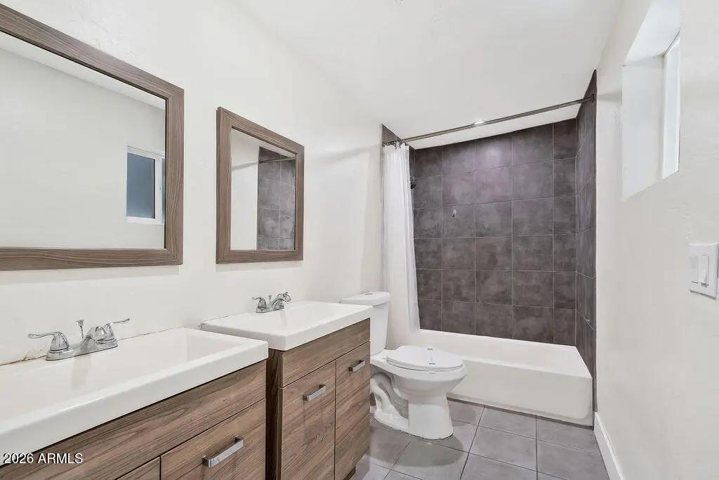 Real Estate Picture 4