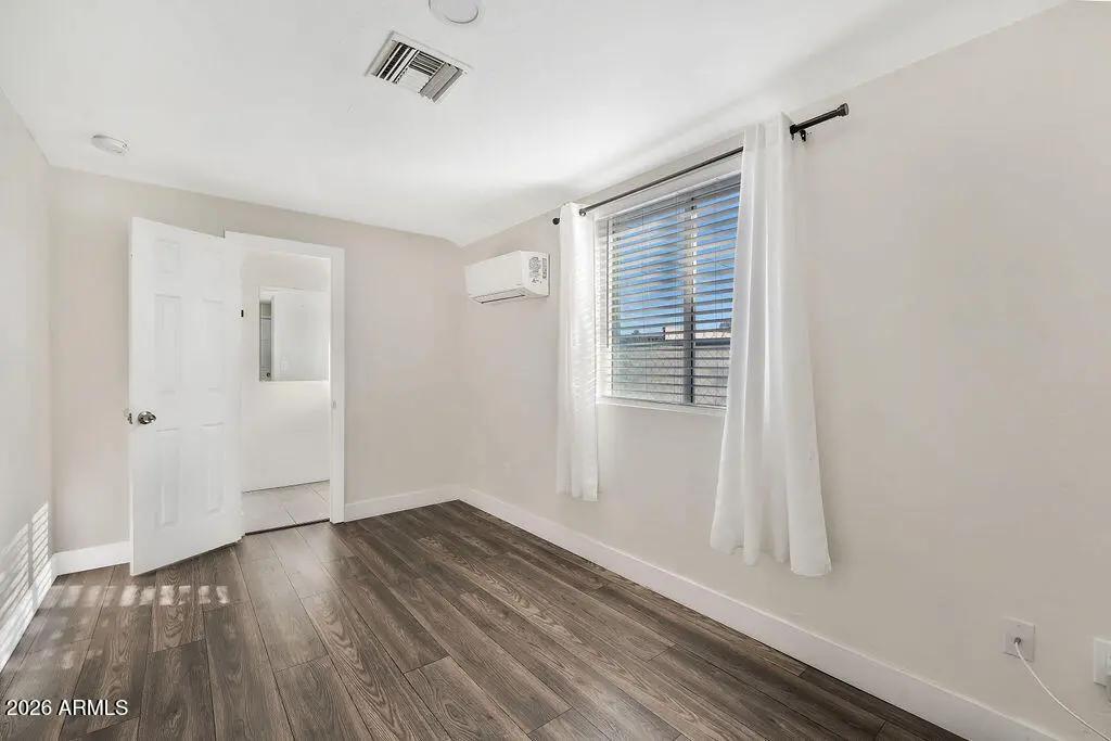 Real Estate Picture 8