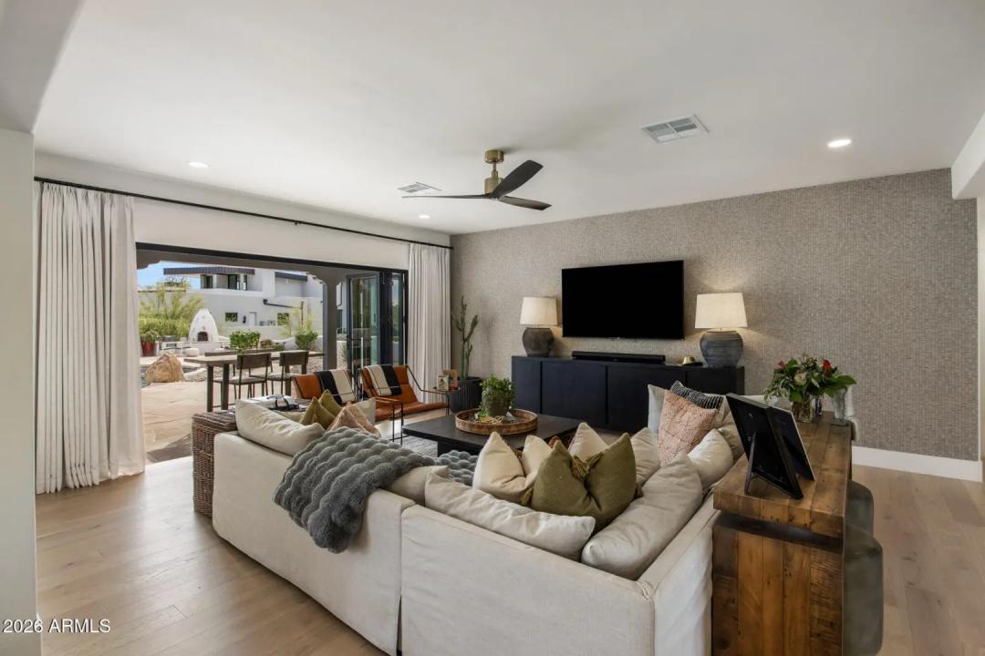 Real Estate Picture 6