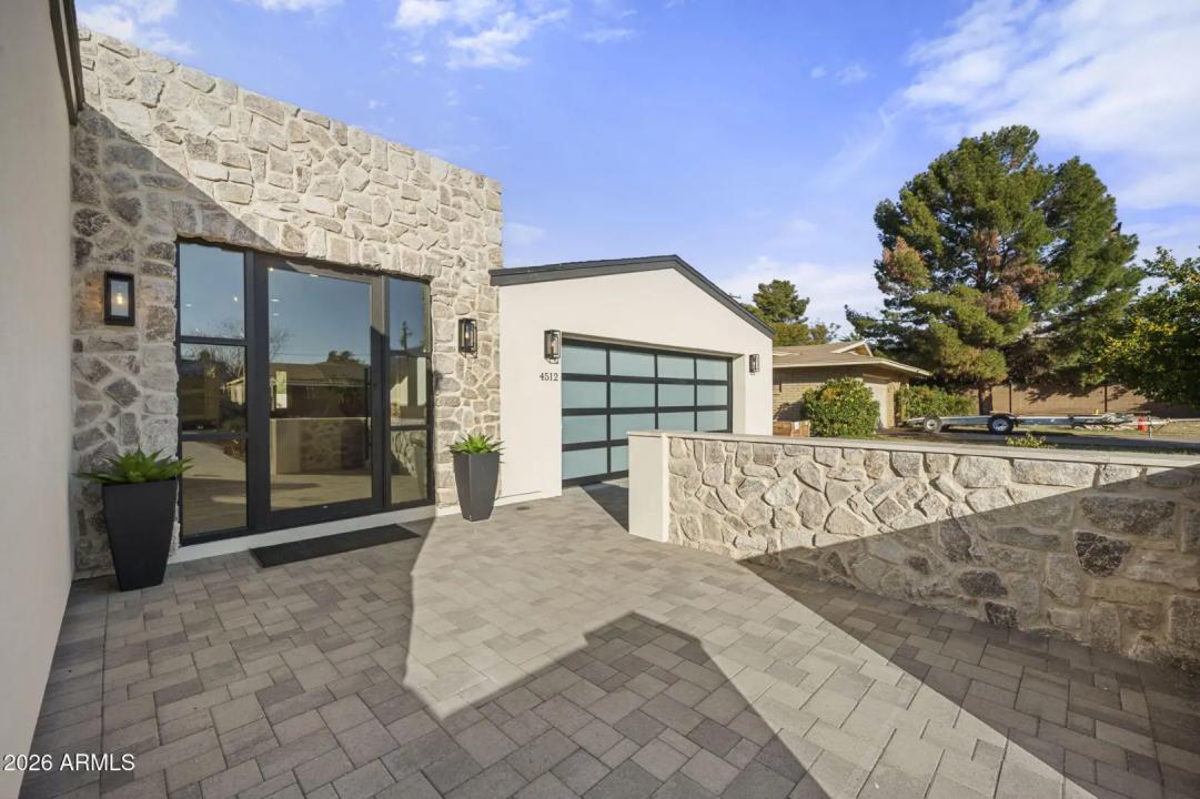 Real Estate Picture 3