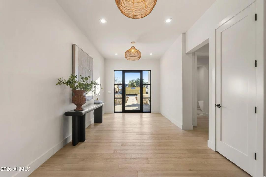 Real Estate Picture 4