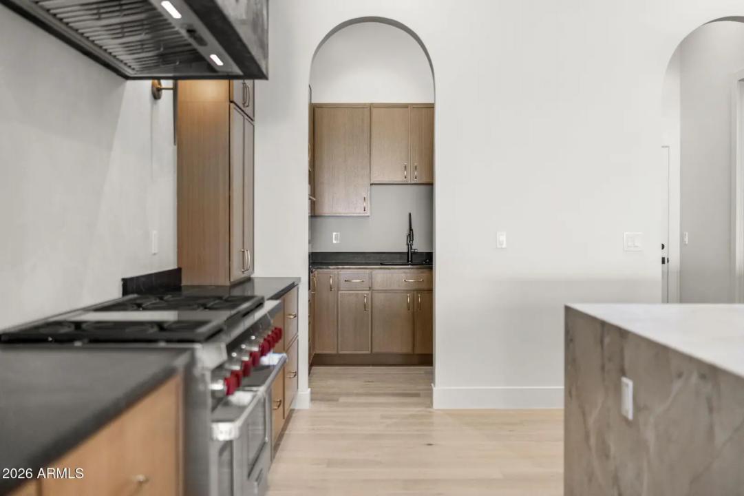 Real Estate Picture 8