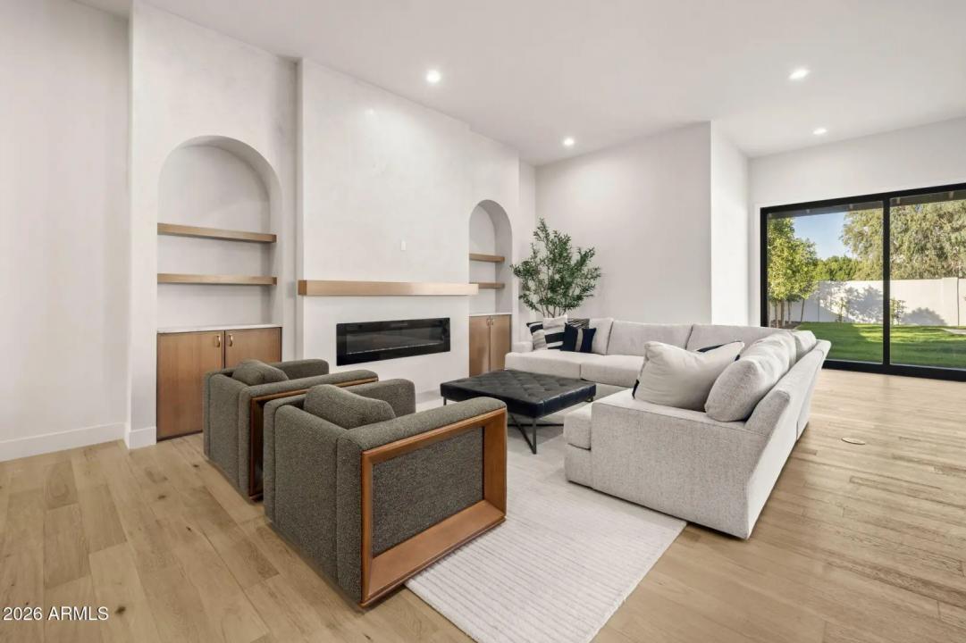 Real Estate Picture 10